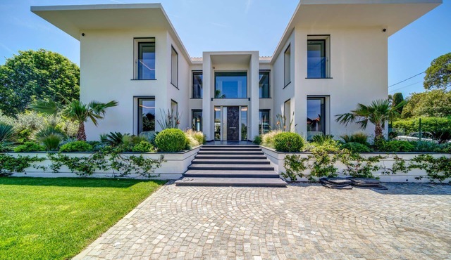 Cannes Luxury Rental - Modern Villa