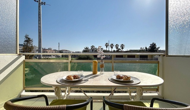 Cannes: Palm Beach, quiet apartment, terrace, secure residence