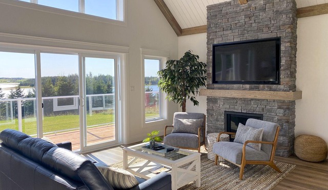 Cannon Creek - NEW spacious waterfront property with hot-tub.