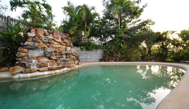 Cannonvale Ground Floor Apartment - 2 bed - Sleeps 4 - Swimming Pool