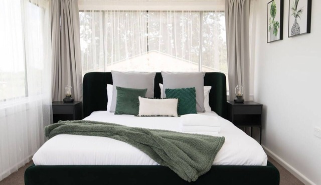 Canobolas Cottage - Amazing Farm Stay, 4 King Beds