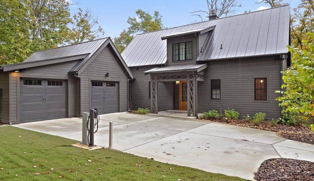 Canoe Cove - Charming Lakeside Retreat, 3BR/2BA, Sleeps 6