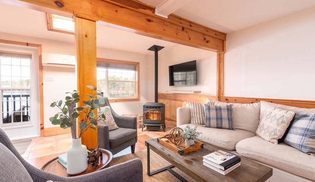 Canoe Cove Lake House