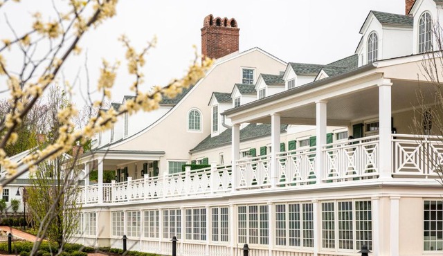 Canoe Place Inn & Cottages