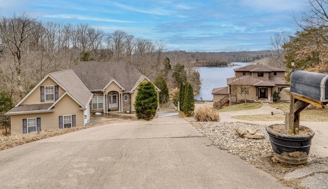 Canoe, Swim & Hike: Lakefront Brandenburg Home!