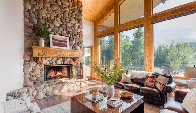 Canopy by AvantStay | 8 BR Cabin w/ Hot Tub, Movie Theatre & Sauna