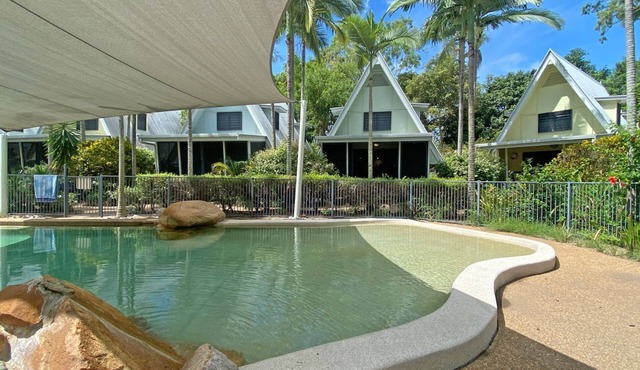 Canopy Chalet 4, Nelly Bay