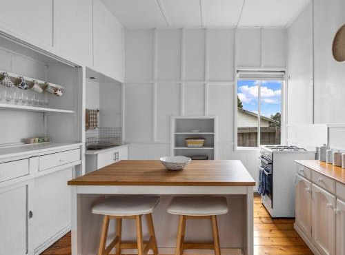 Canterbury Cottage - dog friendly - fully fenced