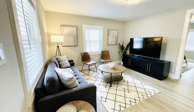 Canton Cottage - Cozy 2 Bedroom Retreat