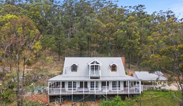 Cants Cottage - Loft House with a View