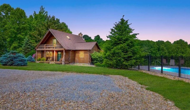 Cantwell Prairie | Hocking Hills, Pool & Game Room