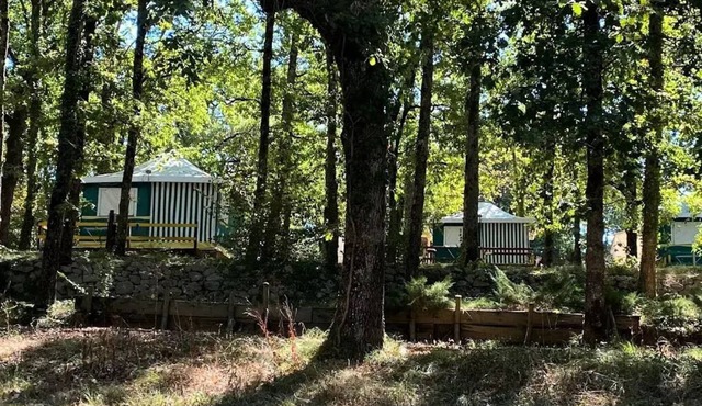 Canvas tent - 2 bedrooms - without sanitary facilities (Max. 4 adults + 1 child) 4 to 5 people - 4 pers. included in price