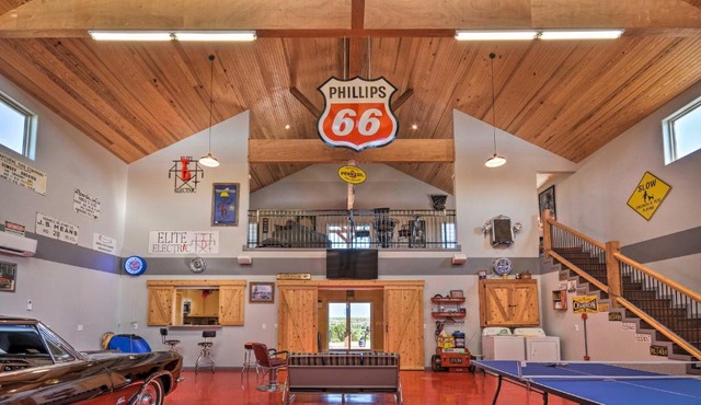 Canyon Barndominium with Hot Tub and Golf Cart!