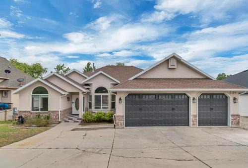 Canyon Crest Grand Chalet with Snowbird Access