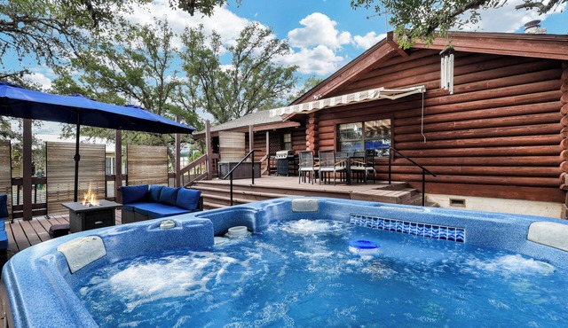 Canyon Lake Haven Cabin Hot Tub Yard BBQ Fire Pit