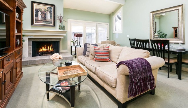 Canyon Racquet Townhome Gorgeous REMODEL, garage, near resorts Hot Tub 2 bed 2bt