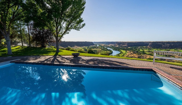 Canyon Rim Home - Heated Pool, Hot Tub, Game Room