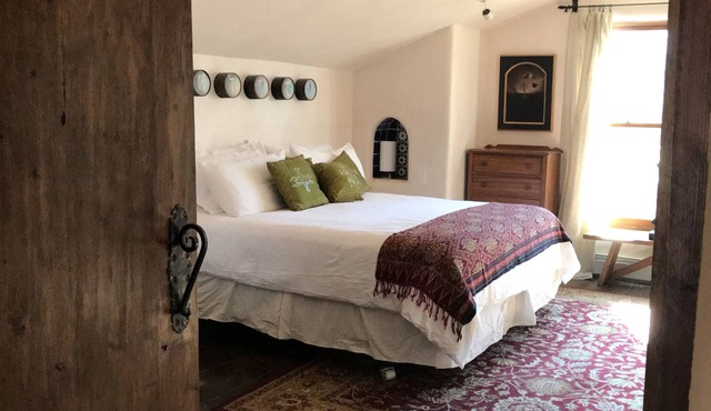 Canyon Road Historic Location for Art & Dining, Walk to Everything!