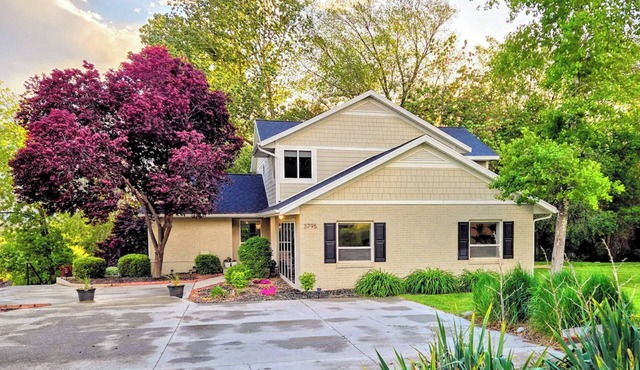 Canyon Road Home - Newly remodeled - Spacious yard - Amazing Views-Close to BYU!