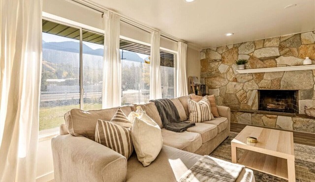 Canyon View Cottage | Backyard | Free Massage*