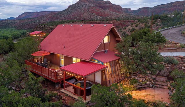 Canyon Vista Cottage- Hot Tub and Heavenly Views