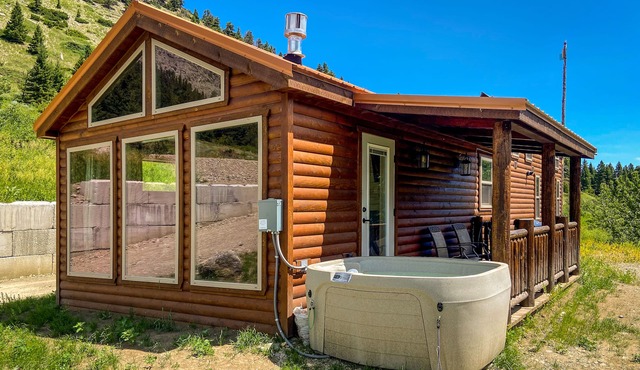 Canyon Vista - Cozy New Cabin on Big Timber Creek Near Crazy Mountains!