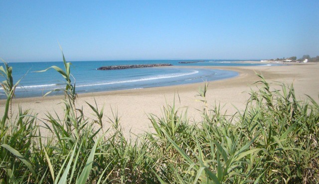 Cap d'Agde house feet in the water - private direct access to the beach