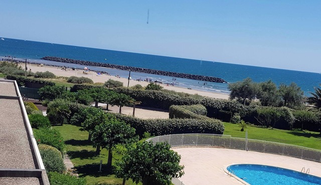 CAP D'AGDE LES RIVAGES DE ROCHELONGUE facing the sea