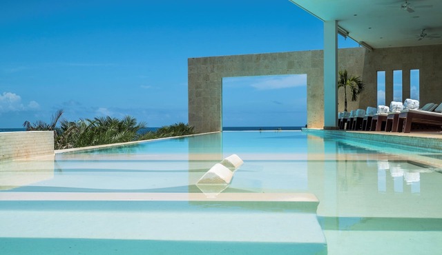 Cap el Limon, Oceanfront 6-Bedroom Villa Noah with Pool