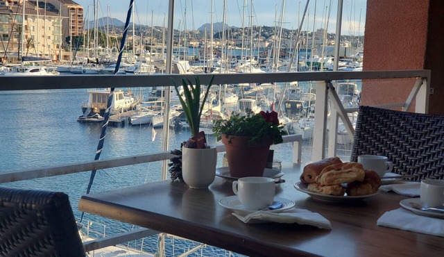 Cap Hermès Studio Port View 31m2 air-conditioned WIFI 3 people swimming pool beaches parking