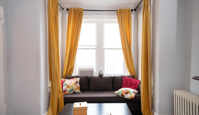 Cap Hill 1-level Loft-style 2 Bedroom, near Capitol, Eastern MarketFREE Parking,