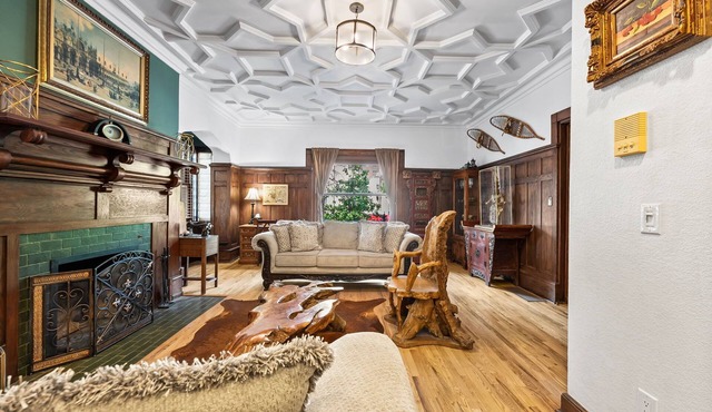 Cap Hill 2BR Character, Privacy & Garage Parking