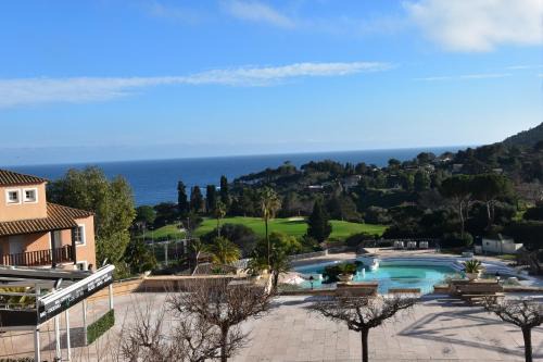 Cap One, au cœur de Cap Esterel VUE MER & PISCINES - Accès piscines et parking couvert inclus