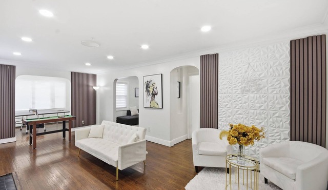 Capacity for 20 people near the airport