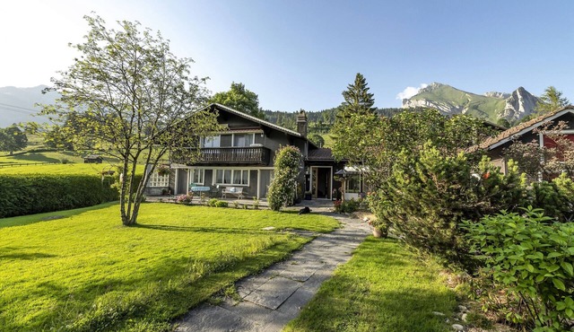 Capanna 3.5-room holiday flat with panoramic view and a large garden