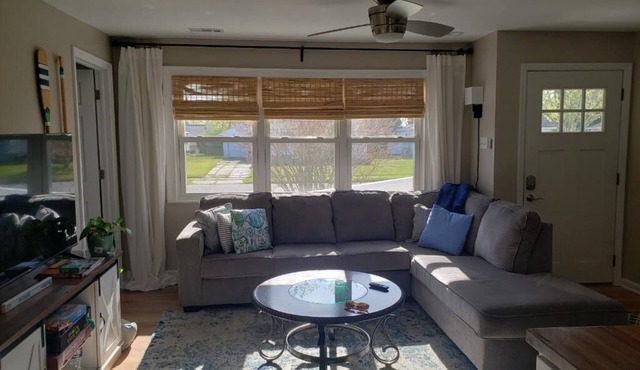 Cape Calm just 8 blocks to the Beach, All you need is a bathing suit & towel!