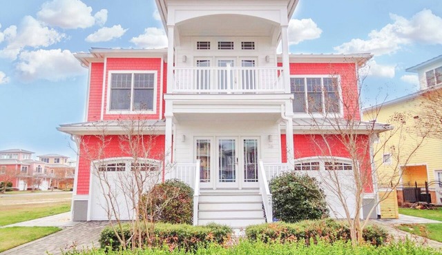 Cape Charles Newly Updated Family-friendly Beach House, 1 Block to Private Beach