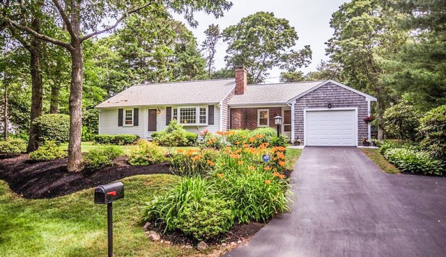 Cape Charmer | Walk to Market, Golf & Eateries | New Kitchen & Big Backyard