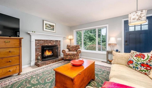 Cape Classic, Near Bay Beaches & Shopping Center