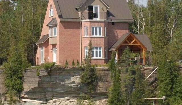 Cape Cliff Cottage - Lions Head, Ontario, Canada
