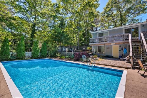 Cape Cod Area Home with Fire Pit Less Than 4 Mi to Beach!