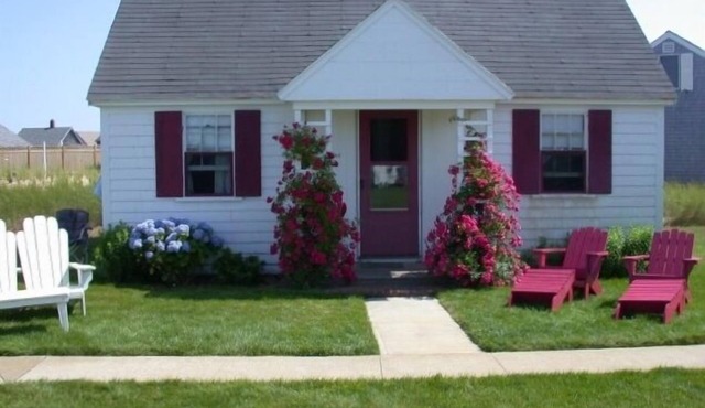 Cape Cod Cottage, 2 Bedroom, Walk Thru Dunes to Sandy Beach