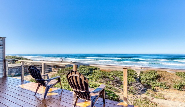 Cape Cod Cottages #2: Oceanfront with hot tub!