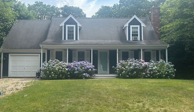 Cape Cod Escape –Short walk to a beautiful ocean family friendly beach!
