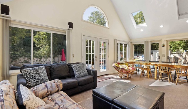 Cape Cod Escape w/Heated Pool & Firepit