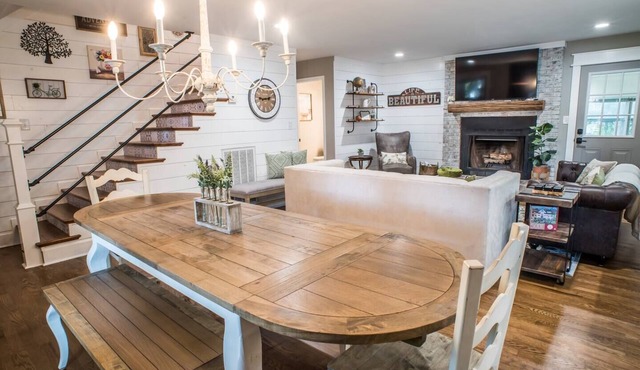 Cape Cod Farmhouse ~ @hgtvbnb ~ Charmingly Remodeled near Downtown Madison!