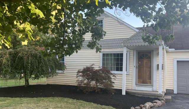 Cape Cod on Broad, Stay in the Heart of Ashland