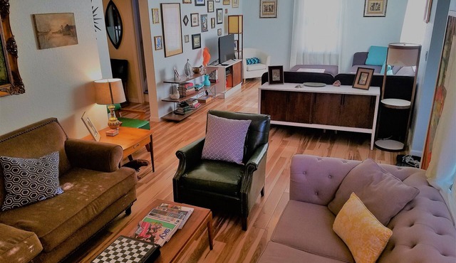 Cape Cod On Cda! Downtown Charmer! Huge House & Yard! Walk Everywhere!Free Bikes