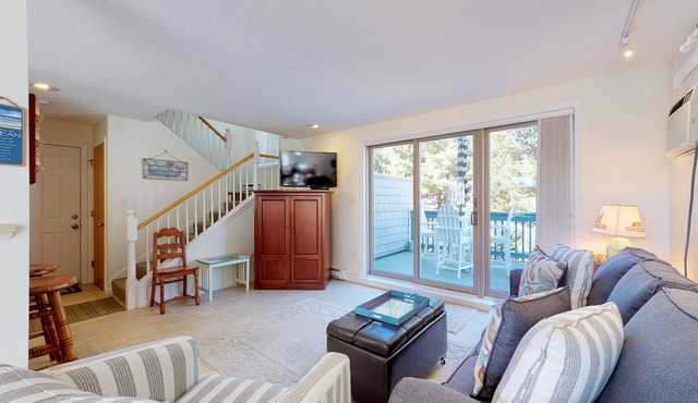 Cape Cod style condo with grill, pool, sauna, & gym - near beach