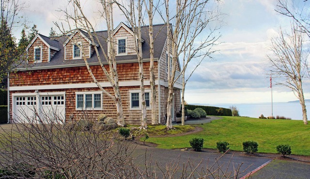 Cape Cod Style Beach House, Waterfront, Beautiful